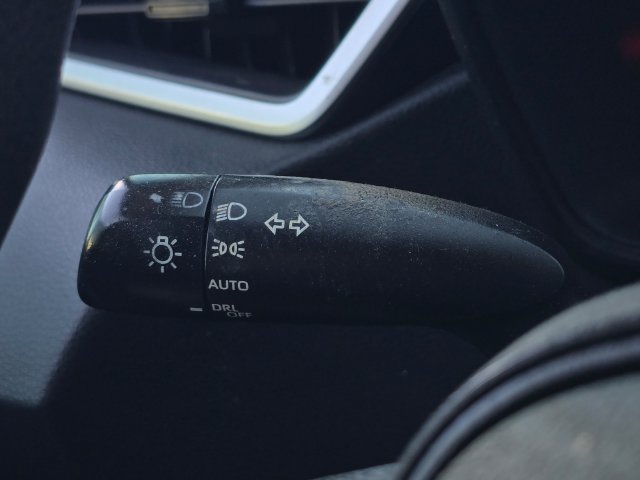 Used 2020 Toyota Corolla LE FWD image 16