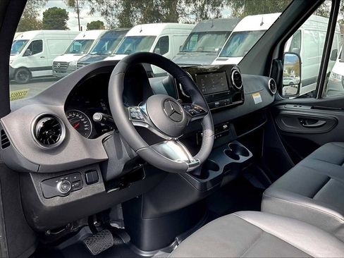 New 2025 Mercedes-Benz Sprinter 2500 image 8