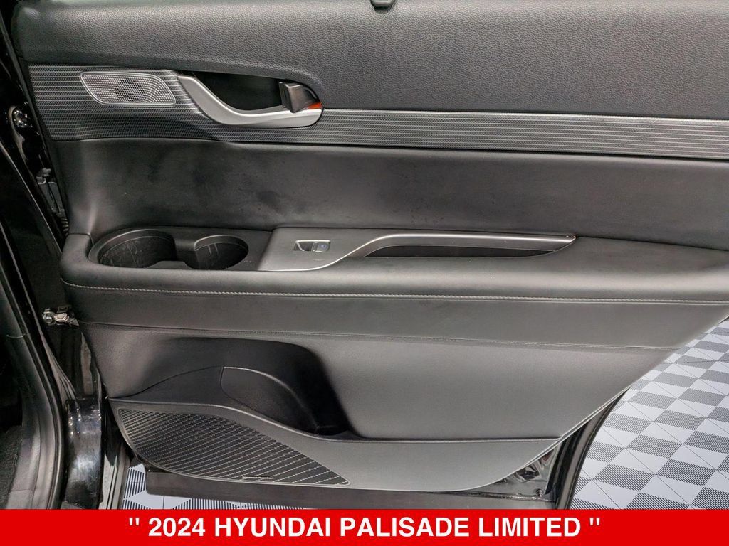 Used 2024 Hyundai Palisade Limited AWD/4WD image 34