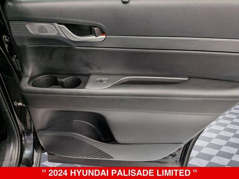 Used 2024 Hyundai Palisade Limited AWD/4WD image 34