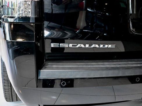 Used 2017 Cadillac Escalade Luxury AWD/4WD image 47