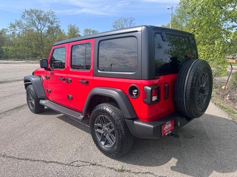 Used 2024 Jeep Wrangler Unlimited Sport AWD/4WD image 3