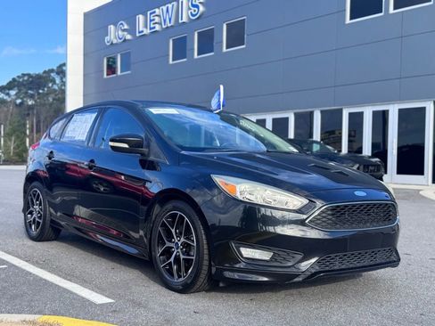 Used 2015 Ford Focus SE w/ SE Sport Package image 1