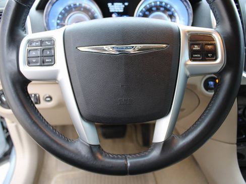 Used 2013 Chrysler 300 image 10