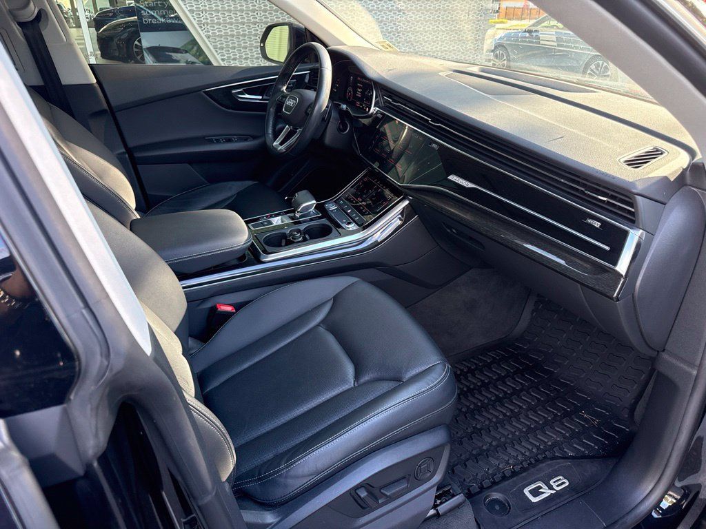 Used 2020 Audi Q8 Premium Plus AWD/4WD image 8