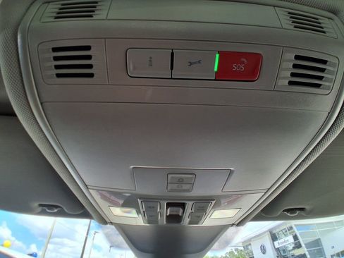 Used 2023 Volkswagen Tiguan SE w/ Panoramic Sunroof Package FWD image 35