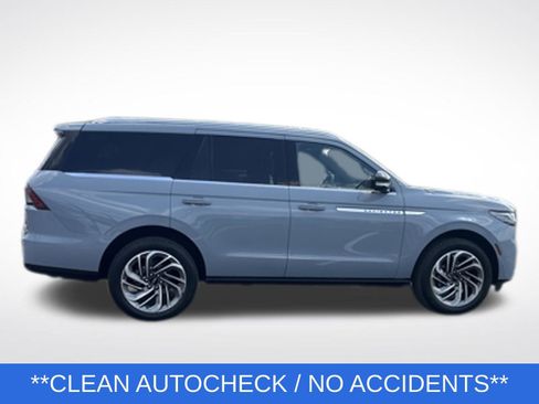 Certified 2025 Lincoln Navigator Reserve AWD/4WD image 8