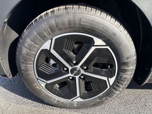 New 2026 Kia Niro LX FWD image 8