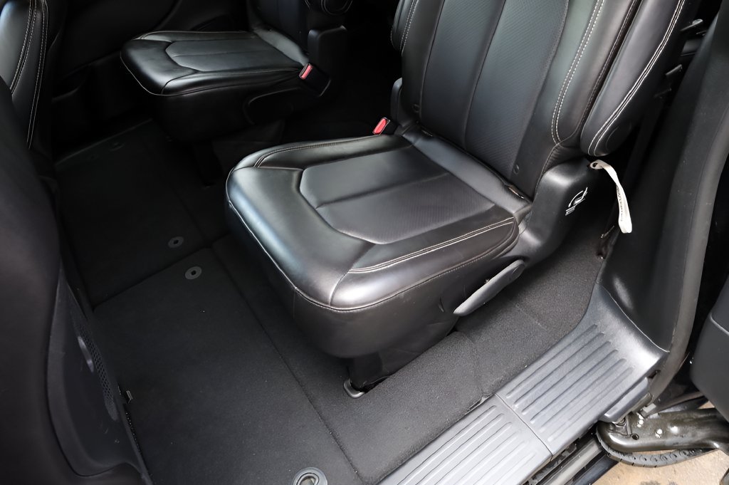 Used 2025 Chrysler Pacifica Select FWD image 22