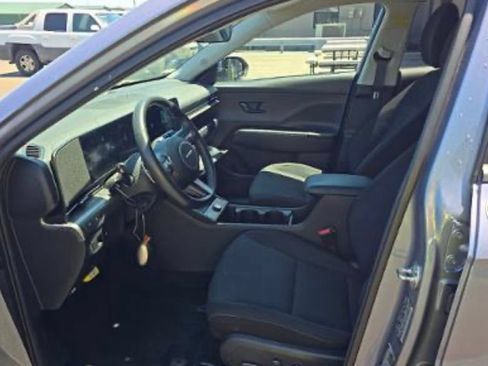 Used 2024 Hyundai Kona SEL FWD image 2