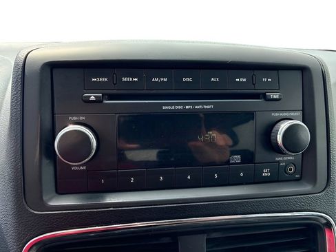 Used 2012 Dodge Grand Caravan SXT FWD image 22