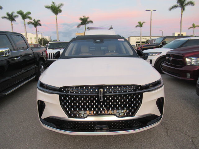 Certified 2024 Lincoln Nautilus Reserve w/ Equipment Group 202A AWD/4WD image 2