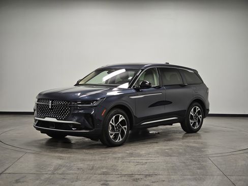 Used 2024 Lincoln Nautilus Premier w/ Equipment Group 102A image 4