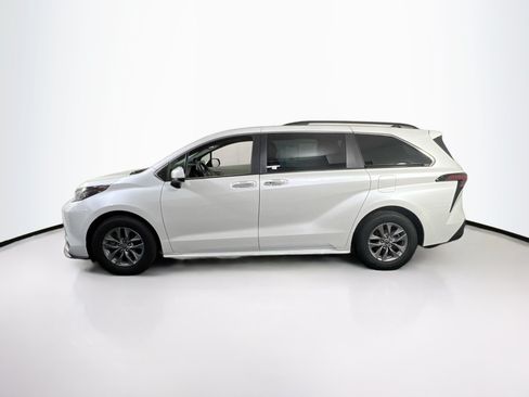 Used 2022 Toyota Sienna XLE w/ XLE Plus Package AWD/4WD image 8