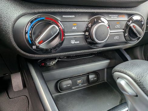 Used 2022 Kia Soul LX FWD image 17