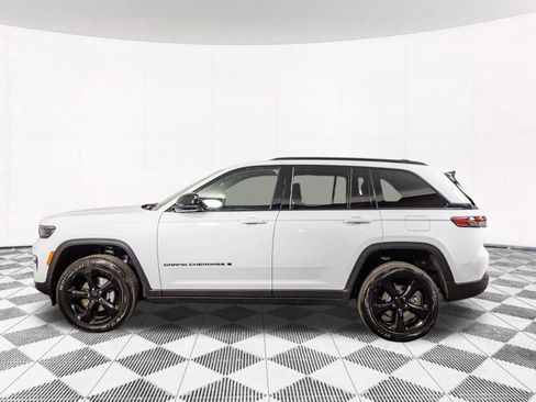 New 2025 Jeep Grand Cherokee Laredo image 12