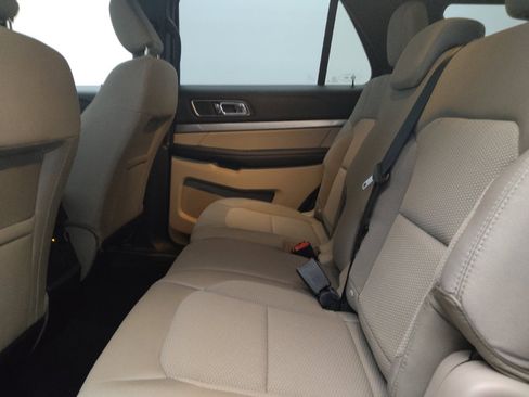 Used 2019 Ford Explorer XLT AWD/4WD image 18