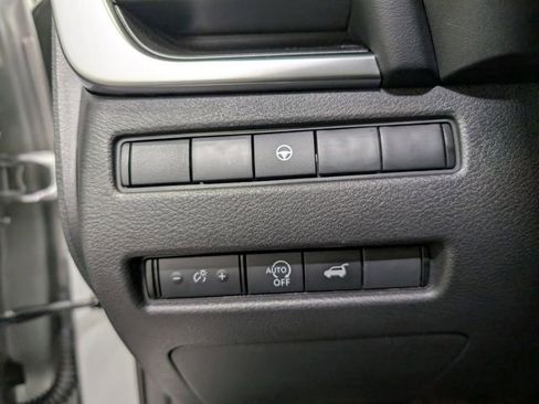 Used 2025 Nissan Rogue SV image 19