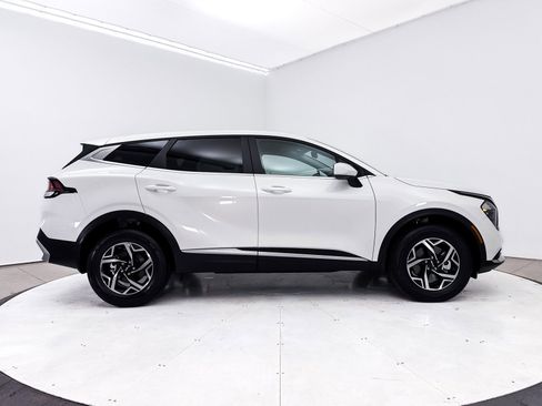 Used 2023 Kia Sportage LX AWD/4WD image 39