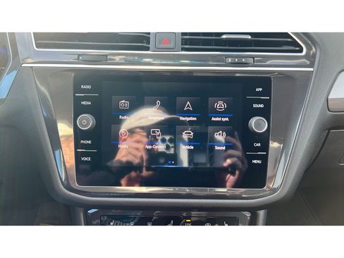 Used 2023 Volkswagen Tiguan SE image 18