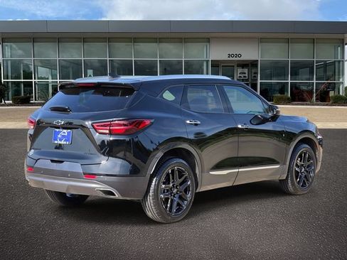 Used 2023 Chevrolet Blazer Premier w/ Enhanced Convenience Package FWD image 6