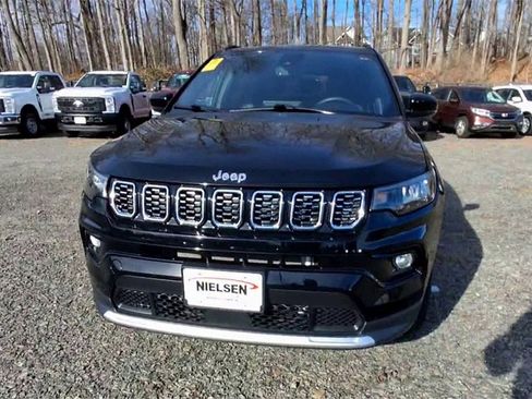 Certified 2024 Jeep Compass Limited image 3