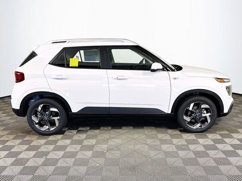New 2025 Hyundai Venue SEL FWD image 8