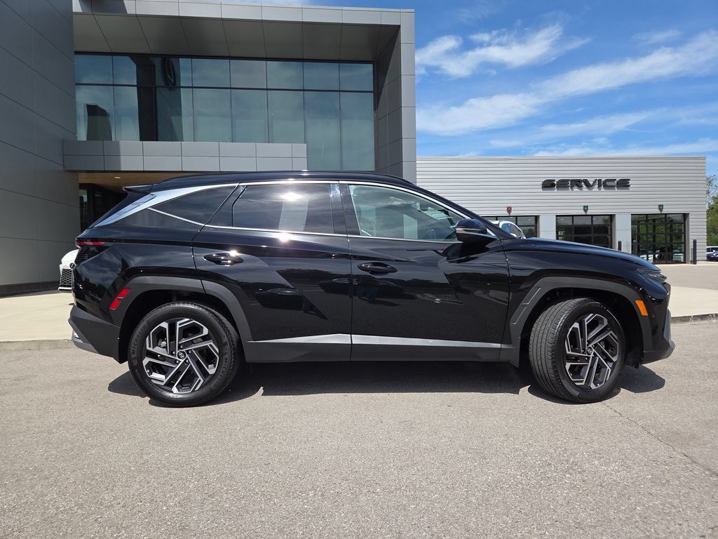 Used 2026 Hyundai Tucson Limited AWD/4WD image 29