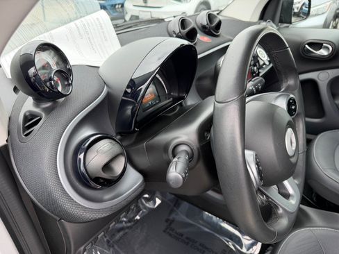 Used 2017 smart fortwo electric drive RWD image 11