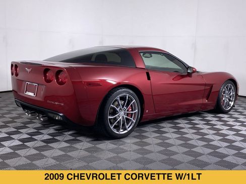 Used 2009 Chevrolet Corvette Coupe w/ Z51 Performance Package RWD image 16