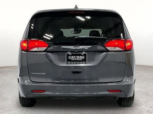 Used 2021 Chrysler Voyager LX FWD image 5