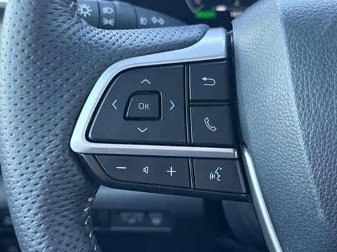 Used 2025 Toyota Sienna Limited image 35