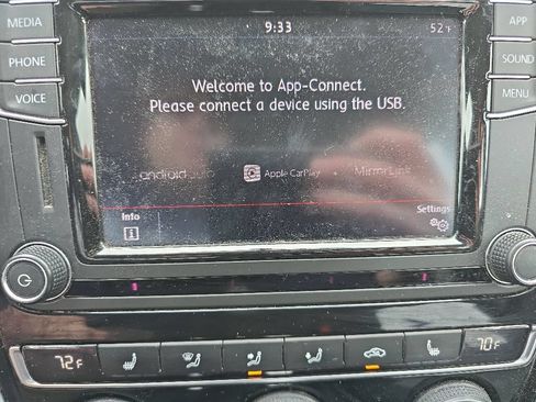 Used 2018 Volkswagen Passat 2.0T R-Line FWD image 17
