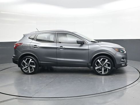 Used 2022 Nissan Rogue Sport SL w/ Premium Package image 3
