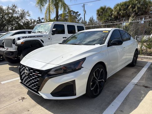 Used 2023 Nissan Altima 2.5 SR image 3