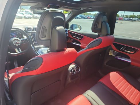 Used 2025 Mercedes-Benz GLC 300 4MATIC image 14