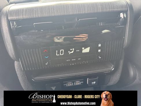 Used 2024 Jeep Wagoneer Series II AWD/4WD image 16
