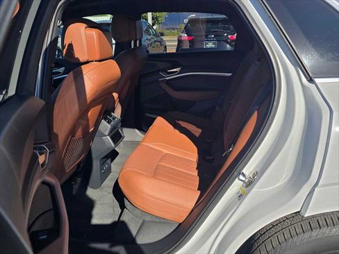 Used 2024 Audi Q8 e-tron Premium Plus image 18