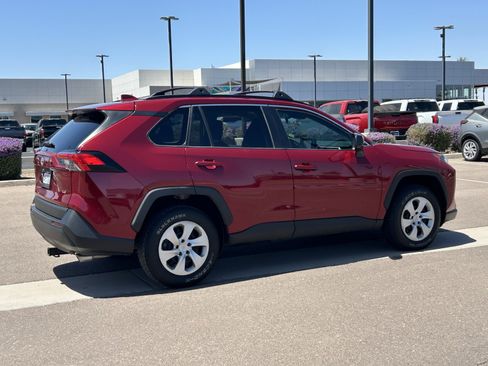 Used 2020 Toyota RAV4 LE w/ Carpet Mat Package FWD image 5
