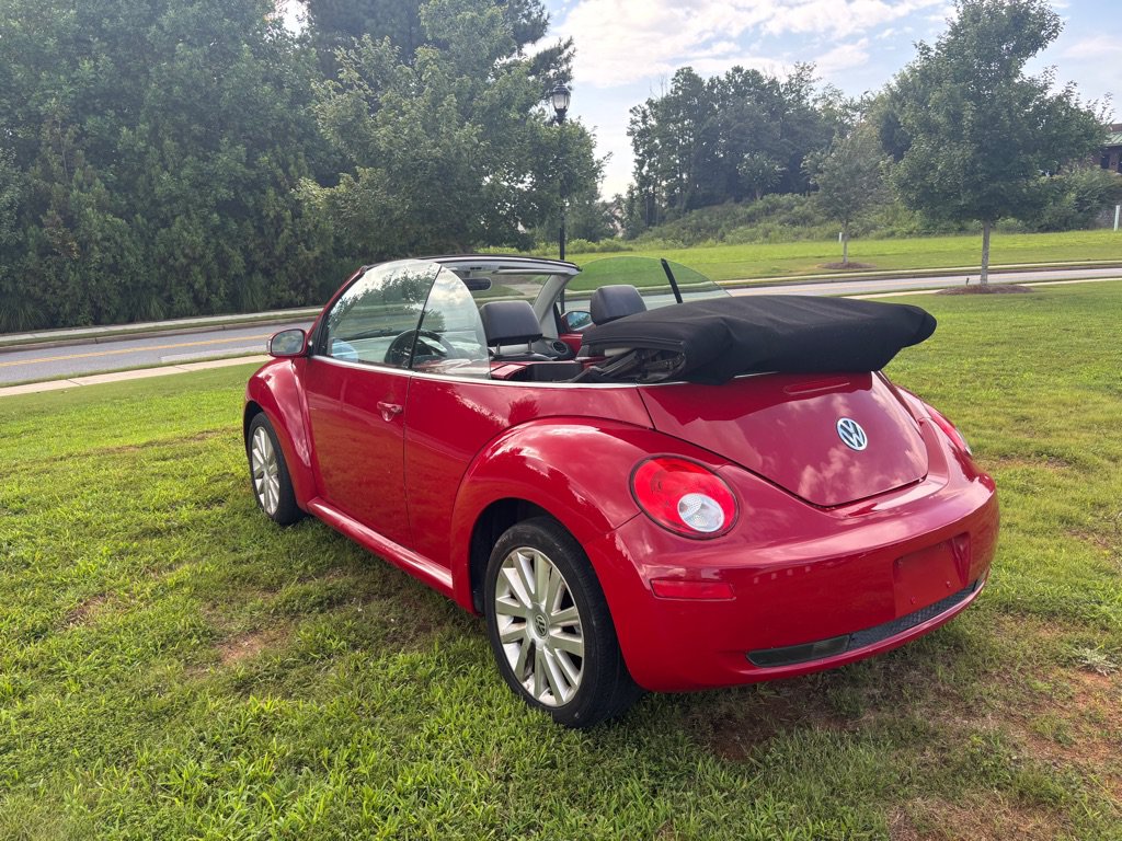 Used 2008 Volkswagen Beetle SE FWD image 7