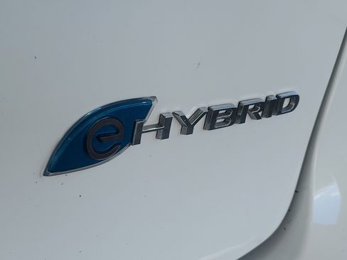 Certified 2024 Chrysler Pacifica Limited FWD image 6