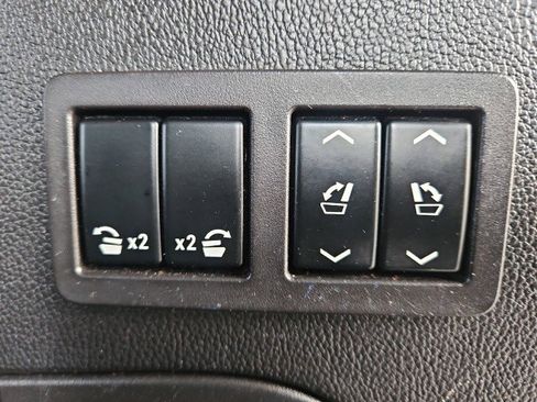 Used 2019 GMC Yukon Denali image 25