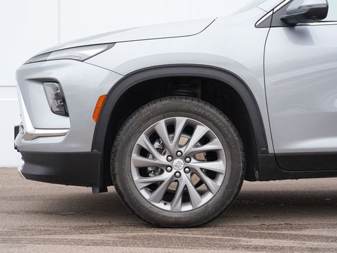 Used 2025 Buick Enclave Preferred image 11