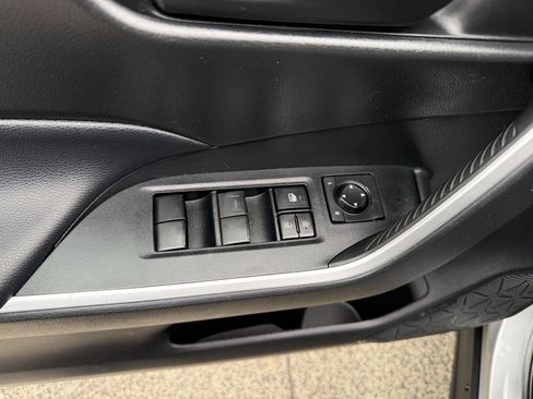 Used 2021 Toyota RAV4 LE AWD/4WD image 12