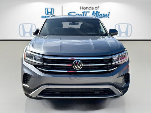Used 2022 Volkswagen Atlas Cross Sport SE image 2