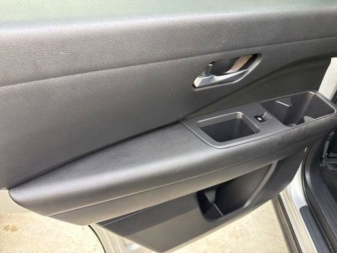 Used 2022 Nissan Pathfinder S image 28