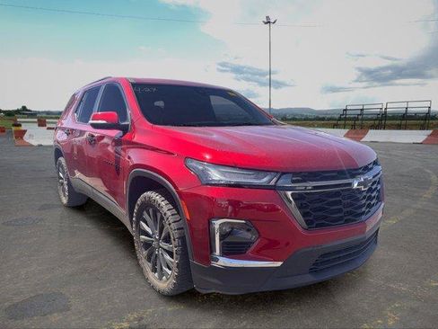 Used 2023 Chevrolet Traverse RS FWD image 2