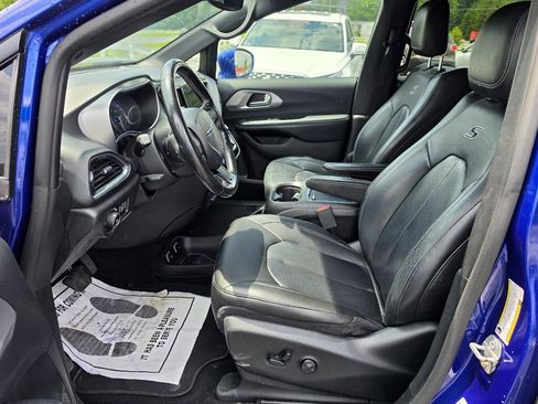 Used 2019 Chrysler Pacifica Touring-L Plus w/ Advanced Safetytec Group FWD image 3