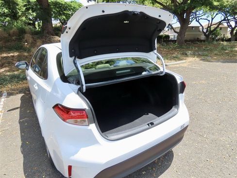 Used 2025 Toyota Corolla LE FWD image 8