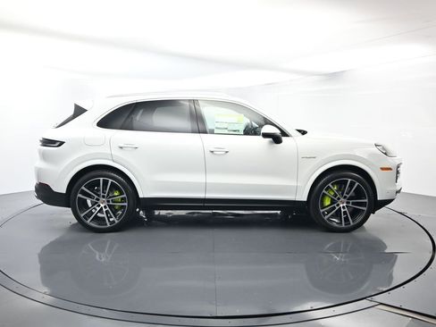 Certified 2026 Porsche Cayenne E-Hybrid image 16